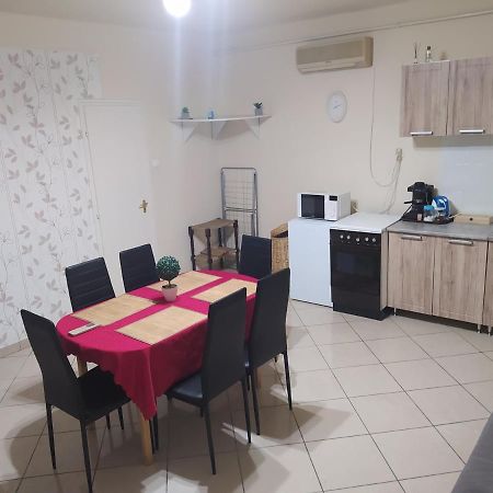 Pingpong Apartman 숄트버드케르트 외부 사진