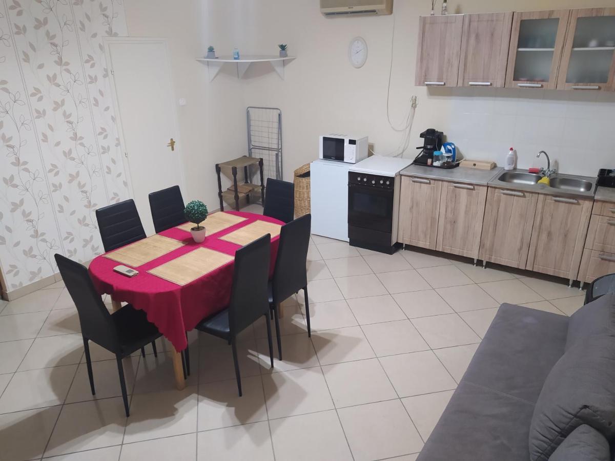 Pingpong Apartman 숄트버드케르트 외부 사진