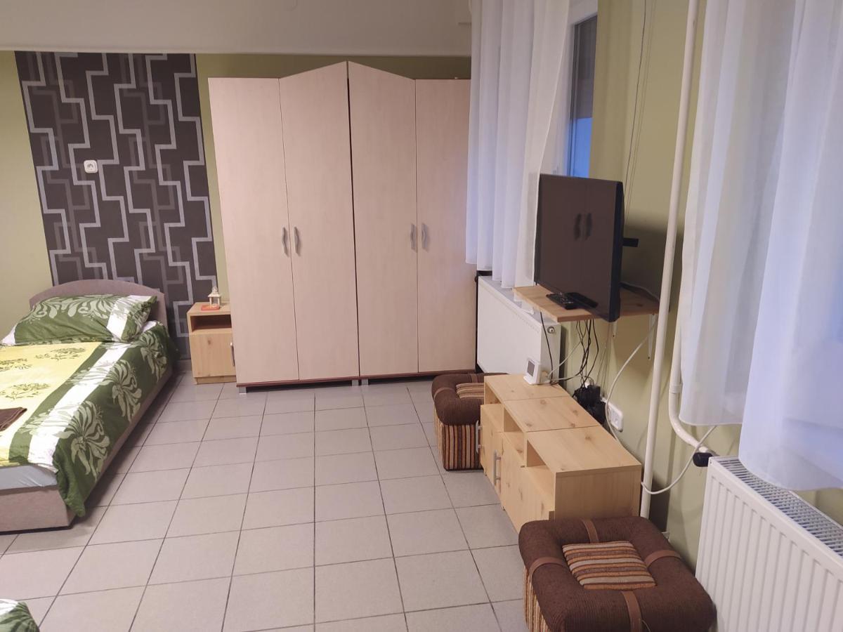 Pingpong Apartman 숄트버드케르트 외부 사진